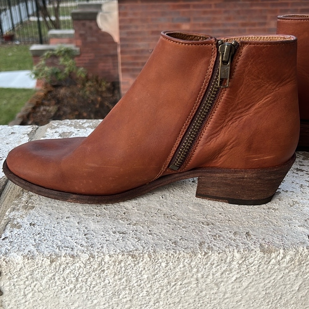 Frye Carson Piping Booties size 6.5